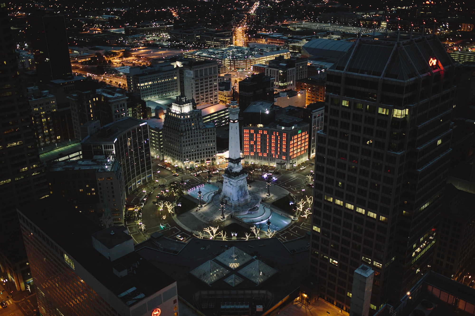 Monument Circle in downtown Indianapolis at night